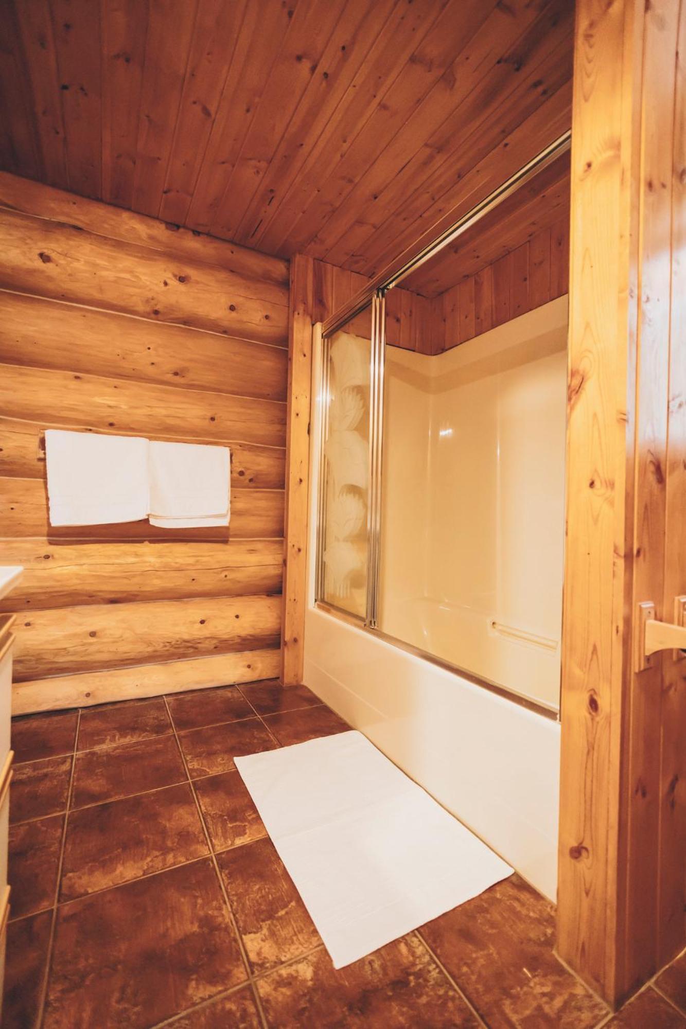 Rocky Mountain Escape Dome & Log Cabin Rentals - Rock Lake Rock Lake Lodge Provincial Park Extérieur photo
